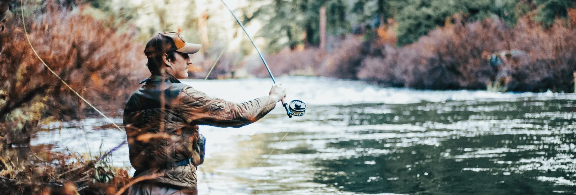 Angler an einem Fluss